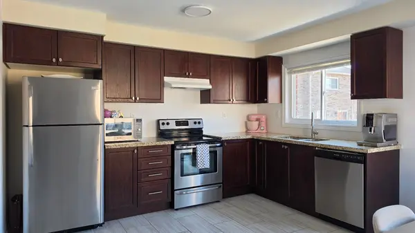 92 Markham TRL, Clarington, ON L1C 0S4