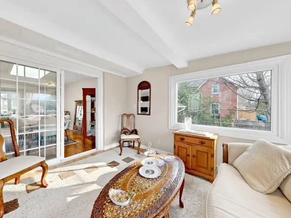 30 Bedford Park AVE, Richmond Hill, ON L4C 2N8