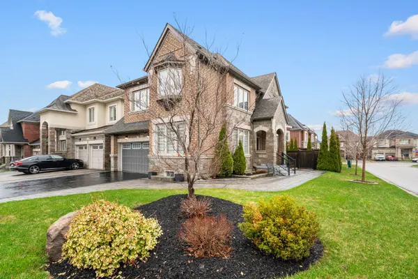 2 William Luck AVE, East Gwillimbury, ON L9N 0S1