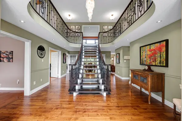 1063 Secretariate RD, Newmarket, ON L3X 1M3