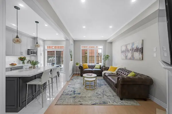 565 Foxcroft BLVD, Newmarket, ON L3X 3L6