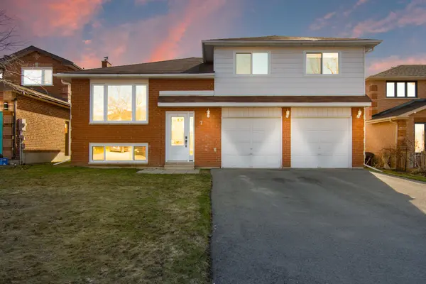 7 Carmichael CT, Orillia, ON L3V 7R6