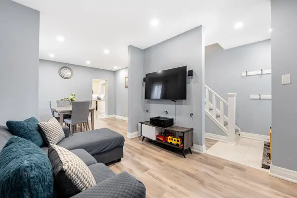 38 Goldwin AVE, Toronto W04, ON M6M 2C4