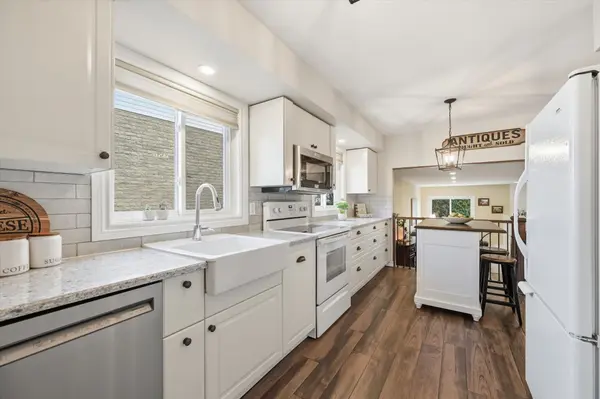 2648 Cavendish DR, Burlington, ON L7P 3V7