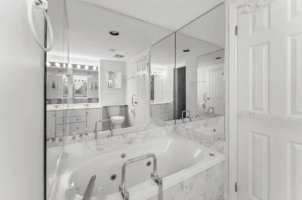 1 Aberfoyle CRES #910, Toronto W08, ON M8X 2X8