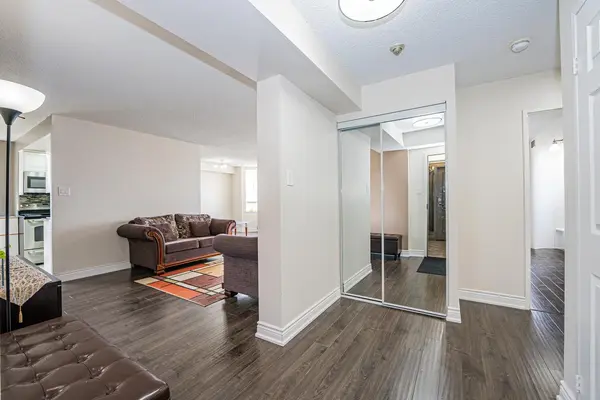 5 Lisa ST #1404, Brampton, ON L6T 4T4