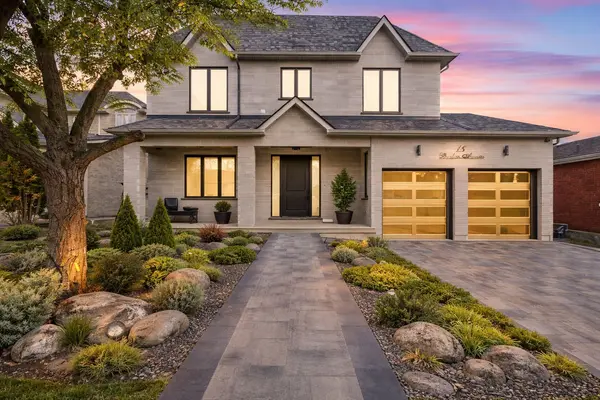 16 Barker AVE, Toronto W10, ON M4C 2N3