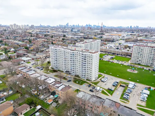 200 Lotherton Pathway #1208, Toronto W04, ON M6B 2G9