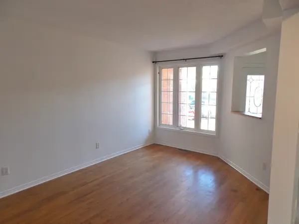 136 Inverkip AVE, Hunt Club - South Keys And Area, ON K1T 4C3