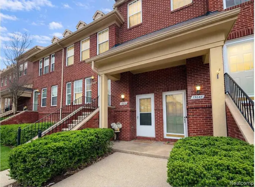 15650 Stone Crossing DR, Southfield, MI 48075