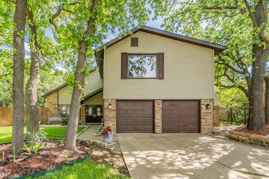 3008 Glenwood Court, Bedford, TX 76021