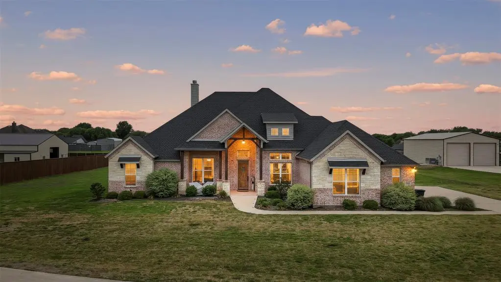 321 Rolling Meadows Drive, Waxahachie, TX 75165