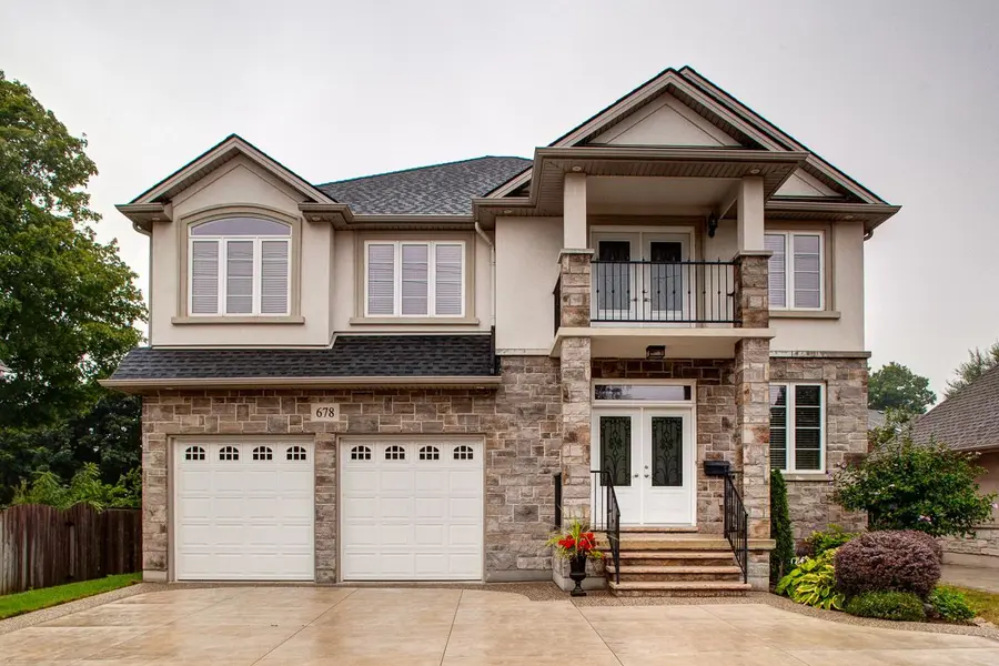 678 Garth ST, Hamilton, ON L9C 4K2