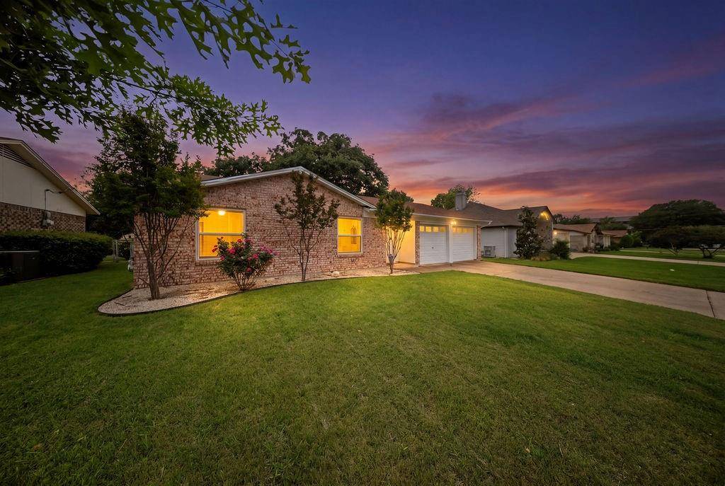 1041 Barber Street, Hurst, TX 76053