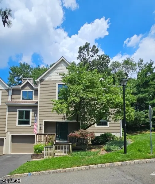 51 Mill Pond Rd, Woodland Park, NJ 07424