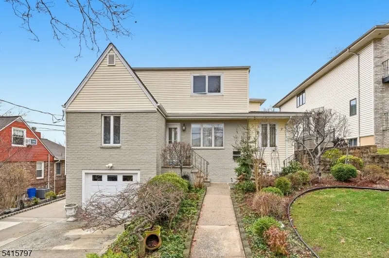 800 Delalla Ter, Ridgefield Boro, NJ 07657