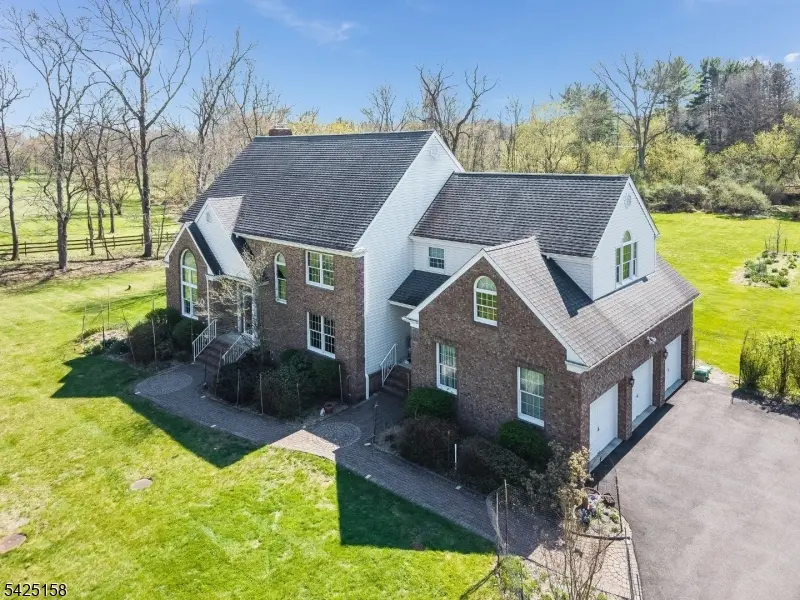 95 Pleasant Run Rd, Readington Twp., NJ 08822