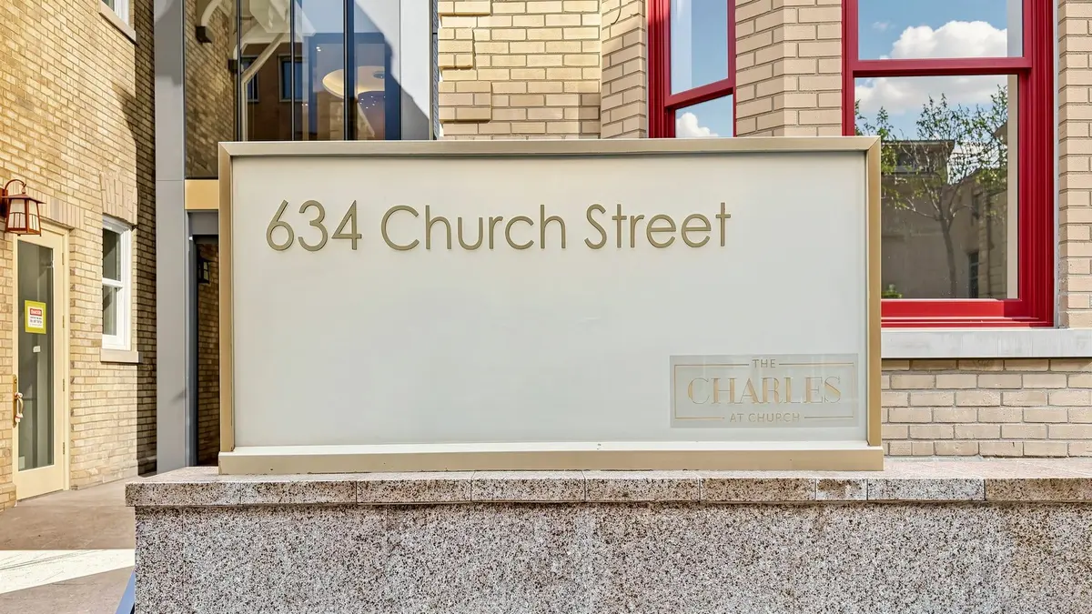 634 Church ST #806, Toronto C08, ON M4Y 0G9