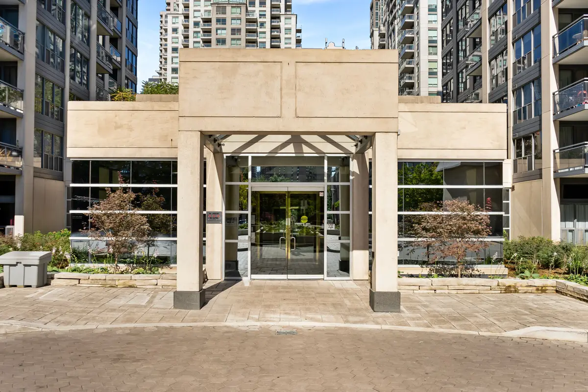 28 Hollywood AVE #1211, Toronto C14, ON M2N 6S4