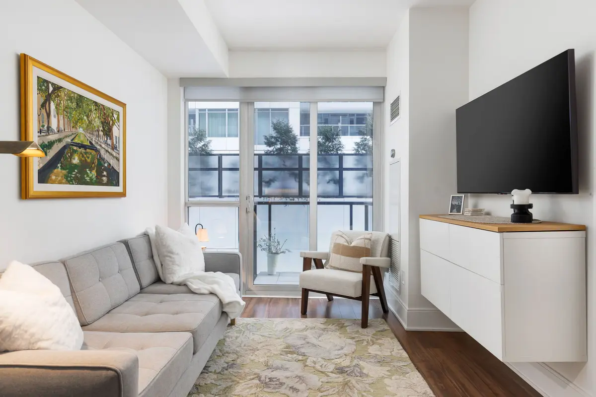 560 Front ST W #303, Toronto C01, ON M5V 1C1