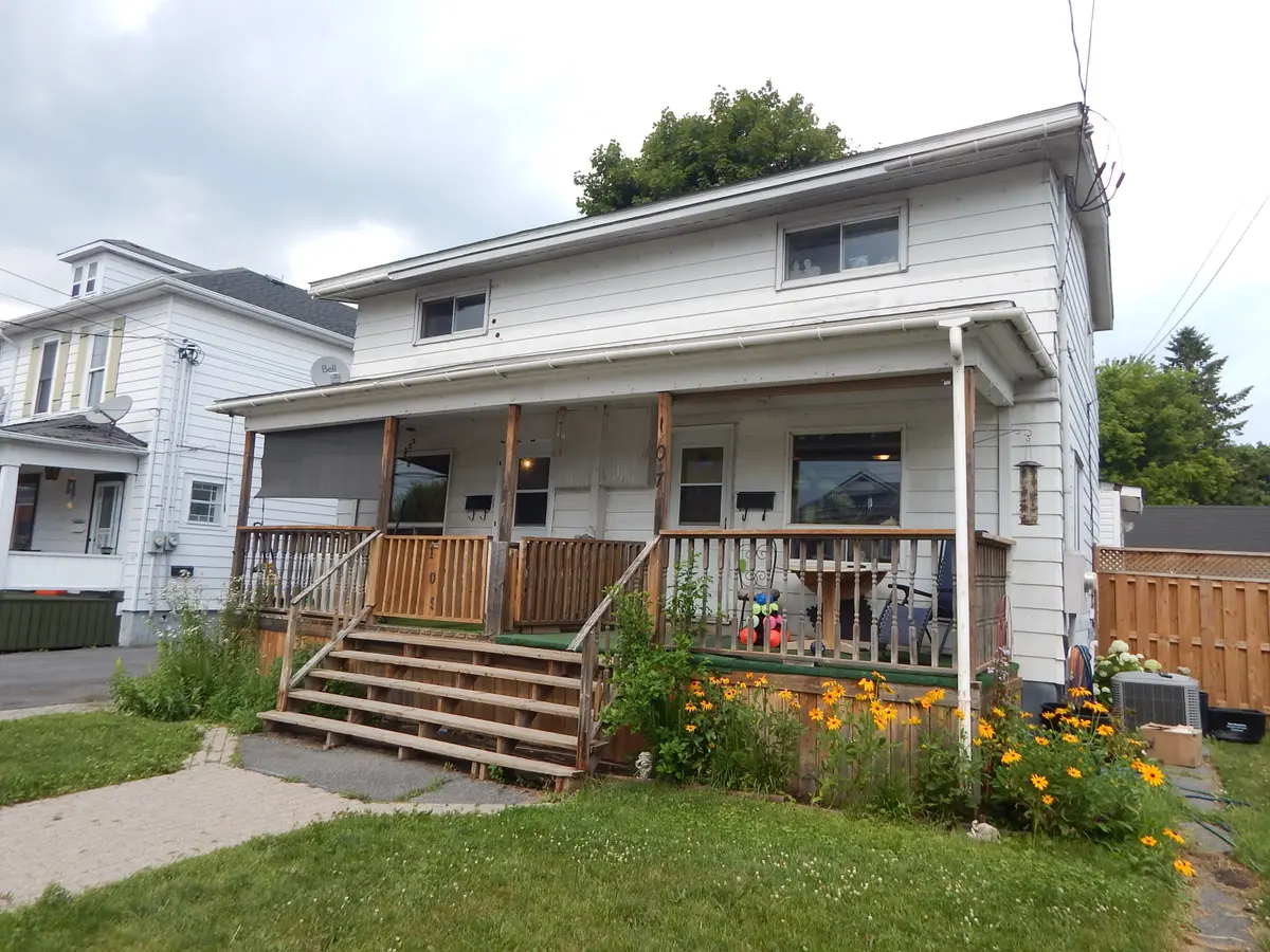 107-109 Cumberland ST, Cornwall, ON K6J 4H4