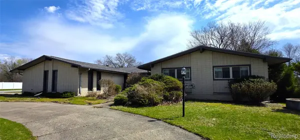 22411 Twyckingham WAY, Southfield, MI 48034