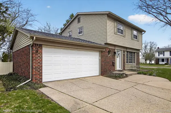 9343 Caprice DR, Plymouth Charter Township, MI 48170