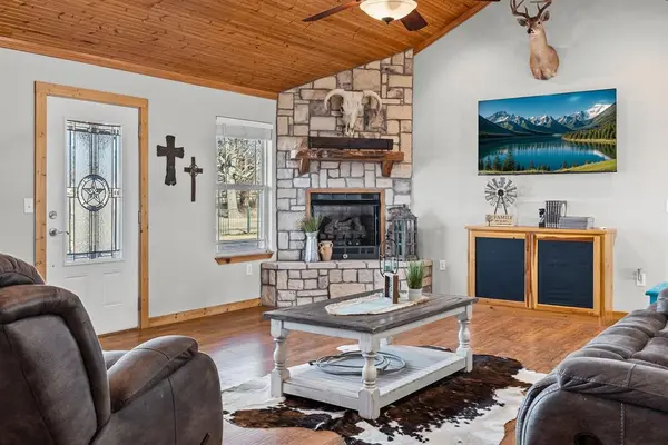 670 Farm Road 196 N, Blossom, TX 75416