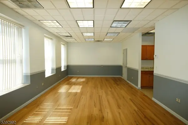 30 W Price St, Linden City, NJ 07036