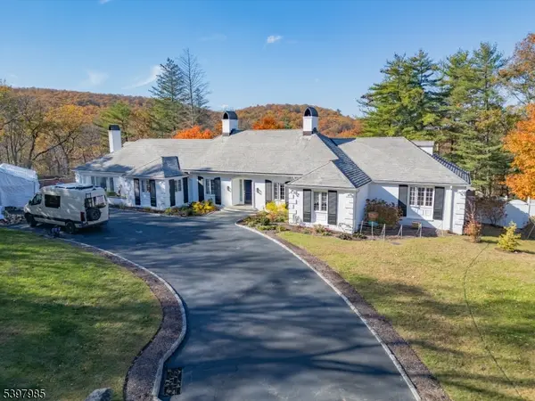 18 Pepperidge Tree Ter, Kinnelon Boro, NJ 07405