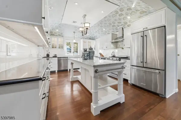 18 Pepperidge Tree Ter, Kinnelon Boro, NJ 07405