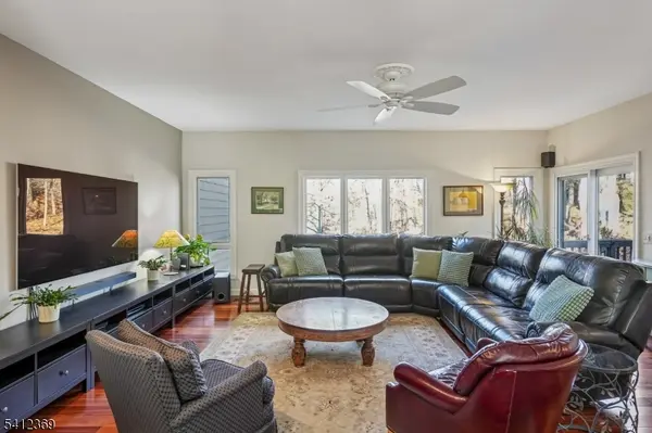 51 Mill Pond Rd, Woodland Park, NJ 07424