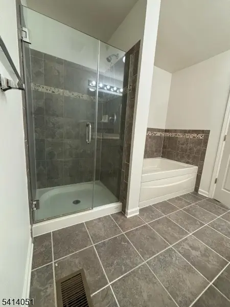 18 Ashley Ct, Hawthorne Boro, NJ 07506