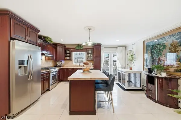 800 Delalla Ter, Ridgefield Boro, NJ 07657