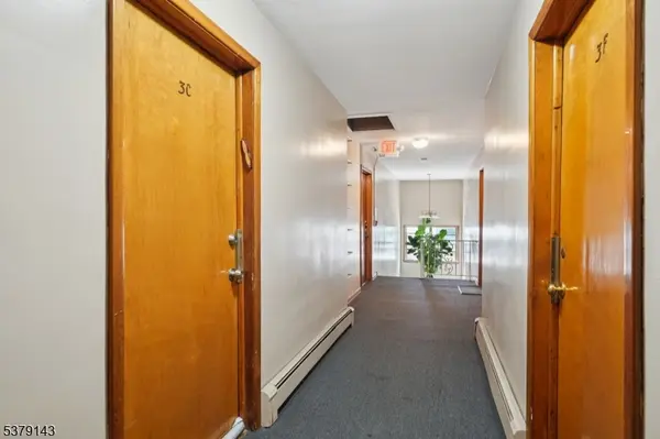 14 Hazard Pl #3C, Elizabeth City, NJ 07208