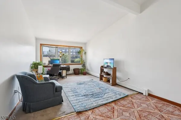 14 Hazard Pl #3C, Elizabeth City, NJ 07208