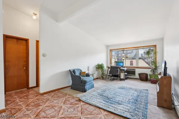 14 Hazard Pl #3C, Elizabeth City, NJ 07208