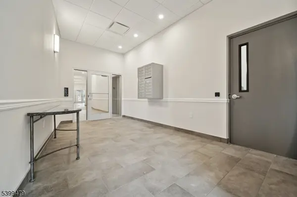 246 Main St #305, Chatham Boro, NJ 07928