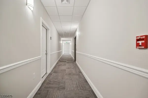 246 Main St #305, Chatham Boro, NJ 07928