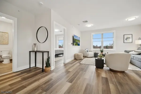 246 Main St #406, Chatham Boro, NJ 07928