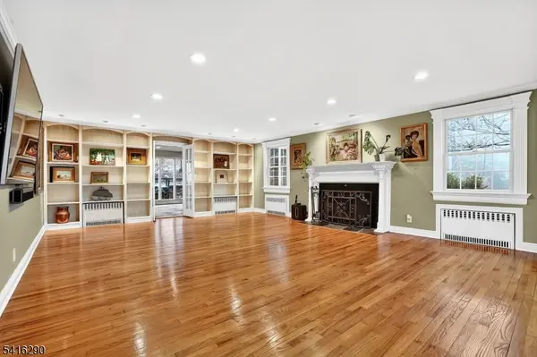 8 Hemlock Ln, Kinnelon Boro, NJ 07405