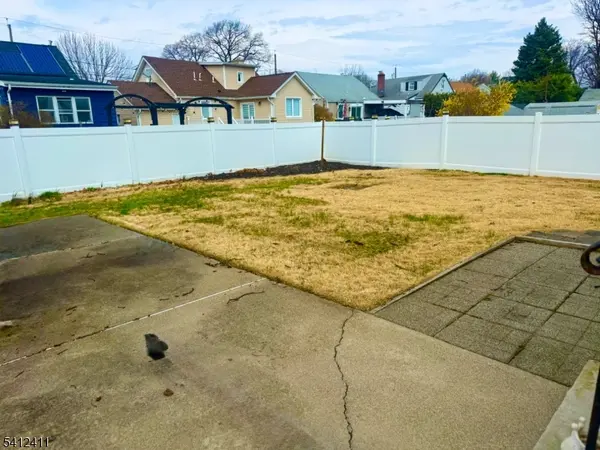 62 Runyon Rd, Clifton City, NJ 07013