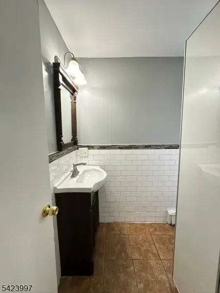 546 4th Ave #2, Garwood Boro, NJ 07027