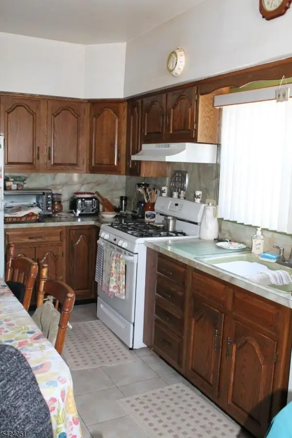 79 Nagle St, Paterson City, NJ 07501