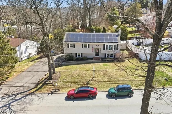 38 Holiday Dr, Hopatcong Boro, NJ 07843