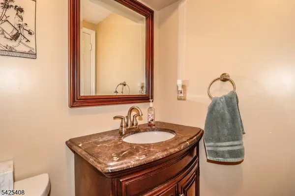 118 Selby Ct, Franklin Twp., NJ 08873