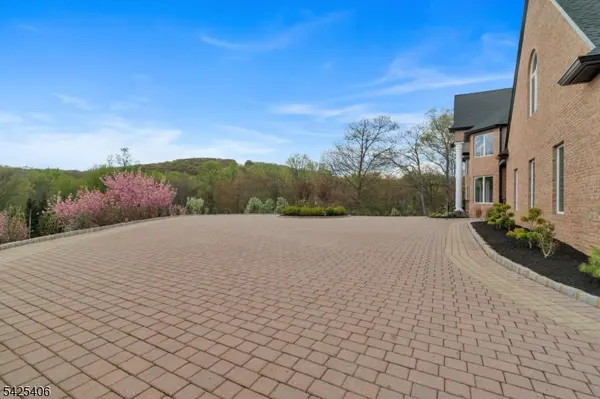 19 Amira Ln, Kinnelon Boro, NJ 07405