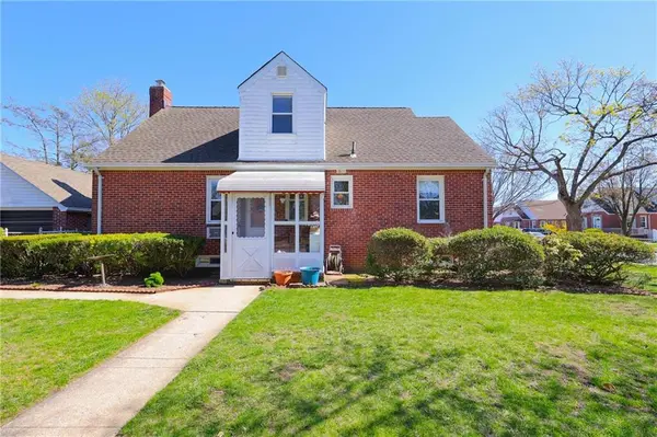 54 Rose LN, New Hyde Park, NY 11040