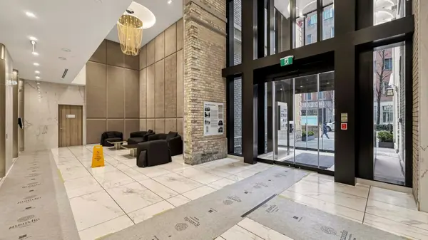 634 Church ST #806, Toronto C08, ON M4Y 0G9