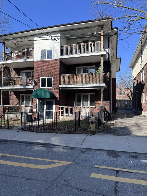 302 Sumach ST #1, Toronto C08, ON M5A 3K5